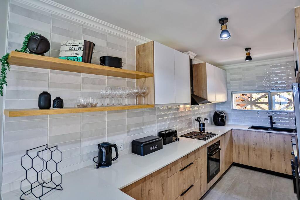 Large Sea View, Walk To Eateries, Loadshed Free Apartman Ballito Kültér fotó