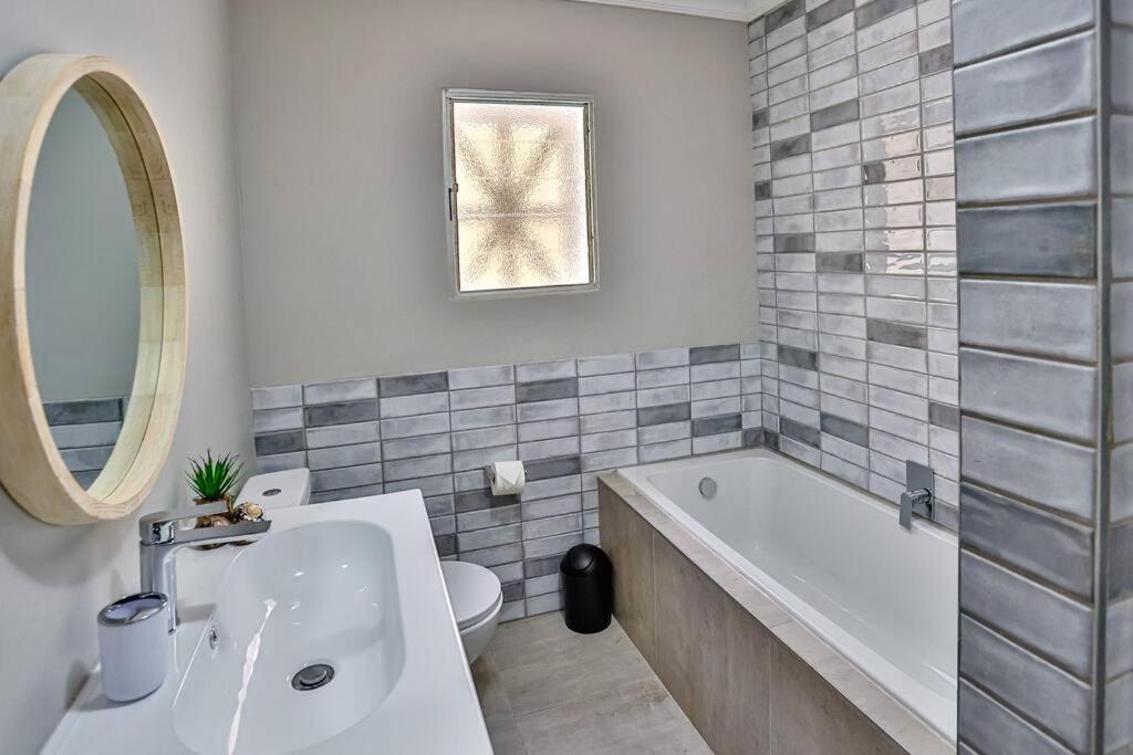 Large Sea View, Walk To Eateries, Loadshed Free Apartman Ballito Kültér fotó