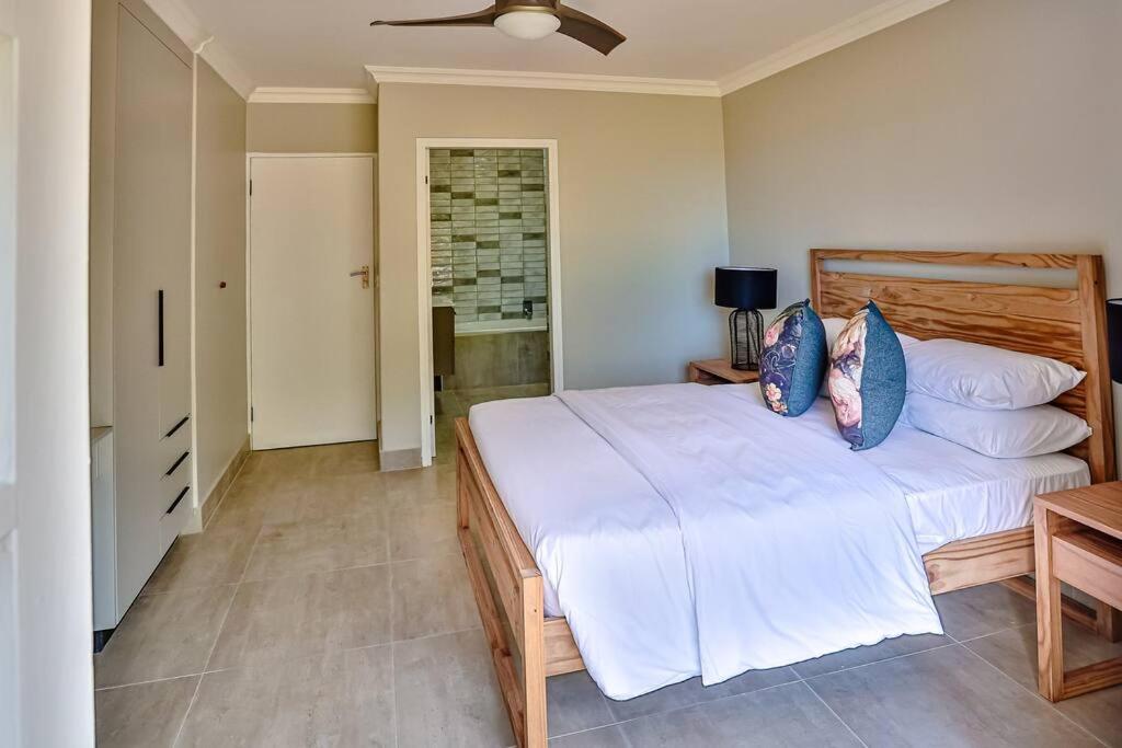 Large Sea View, Walk To Eateries, Loadshed Free Apartman Ballito Kültér fotó